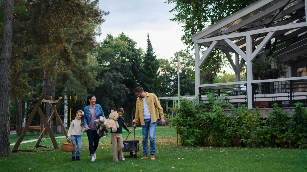 Family-friendly compounds Saudi Arabia: safety, amenities, and school access checklist